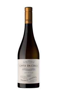 Caves da Cerca Alvarinho Reserva 2018. Vinho produzido em Amarante por Caves da Cerca